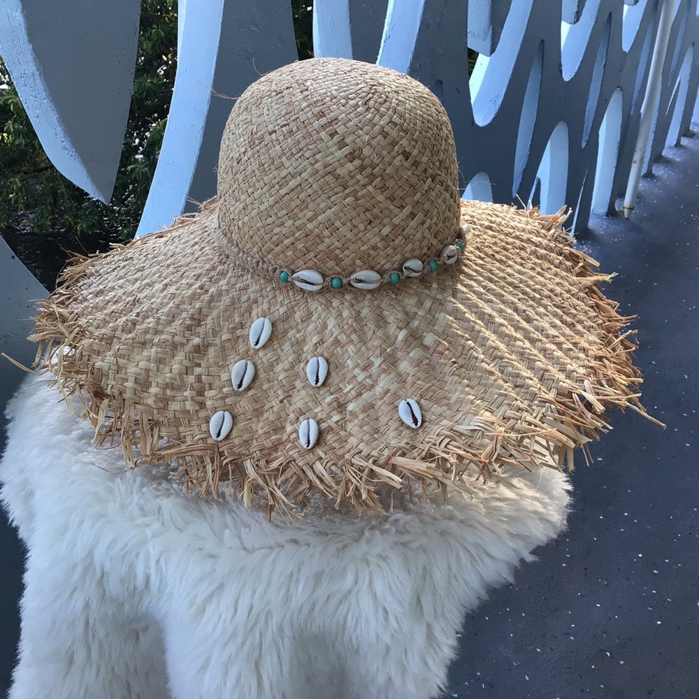 Tirabasso 100% Raffia Hat with Seashells, Adjustable Elastic Band, Made in Italy